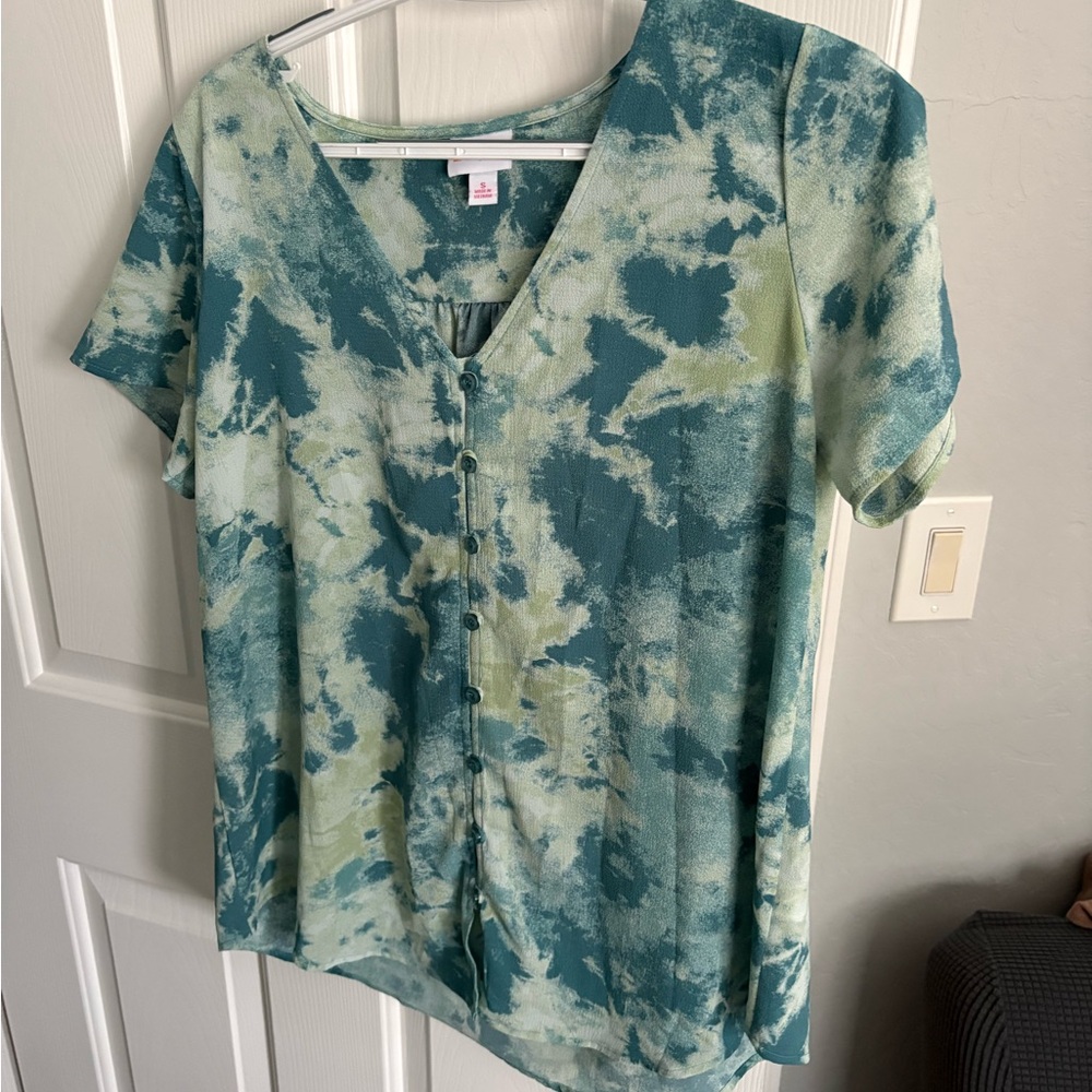 LuLaRoe Green Blouse with Short Sleeves and Tie-Dye Style